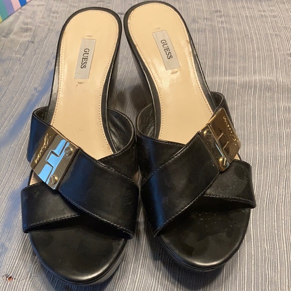 Guess | Shoes | Guess Black Gold Size 8 Sandals | Poshmark